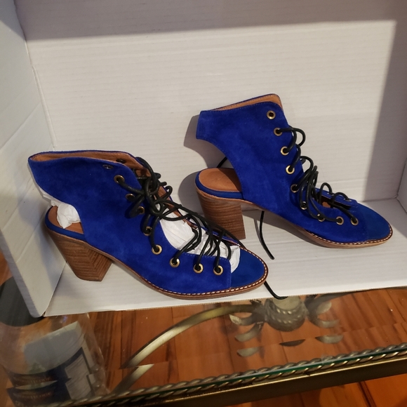 Shoes - Picture 4 of 5